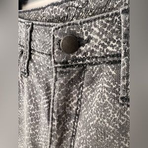 UNIVERSAL THREAD animal print skinny Jean 4/27R